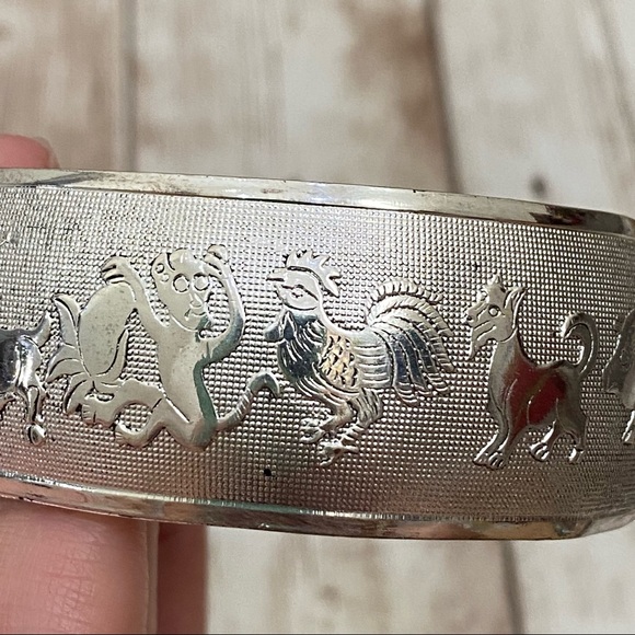 Unsigned Silver-tone Ornate Zodiac Signs 1.25” Open Bangle Stackable Bracelet - Picture 11 of 16